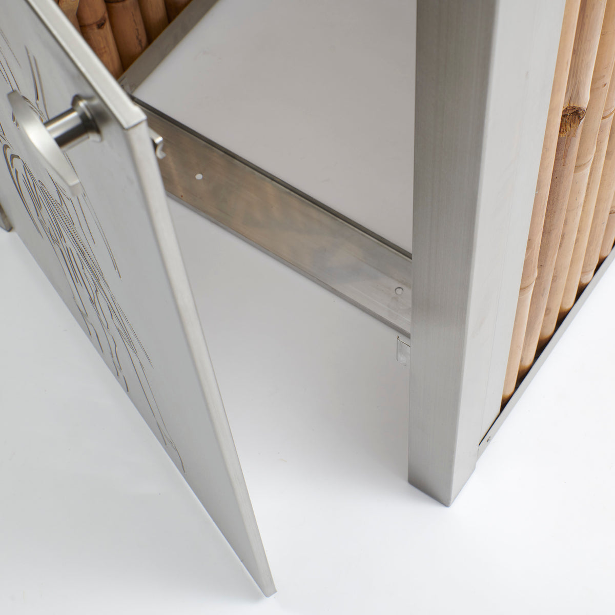 Mülltonnenbox Detailansicht der inneren Bodenschiene