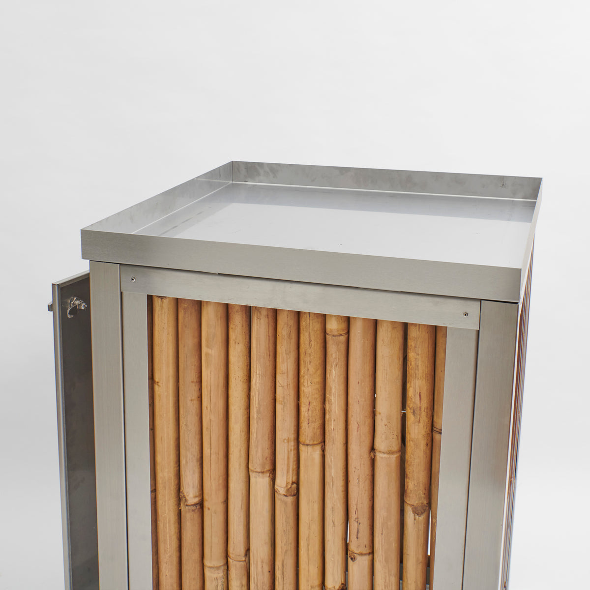 Mülltonnenbox aus einer Edelstahl-Bambus-Kombination mit Pflanzdeckel, 120 Liter
